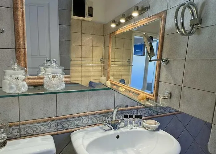 Scenic Stylish 2 Bd House Facing The Sea *